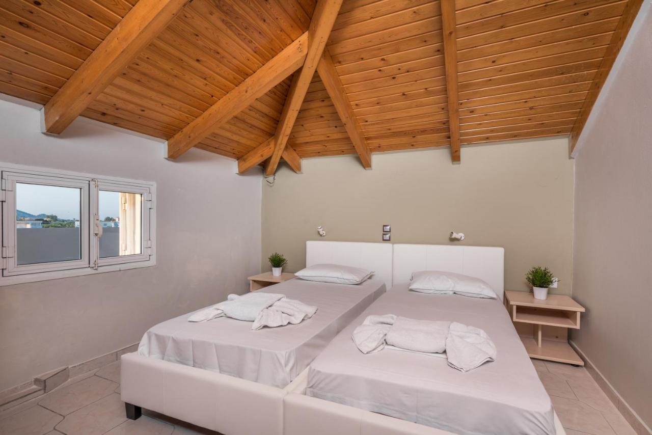 Maui Hotel Лаганас Екстериор снимка