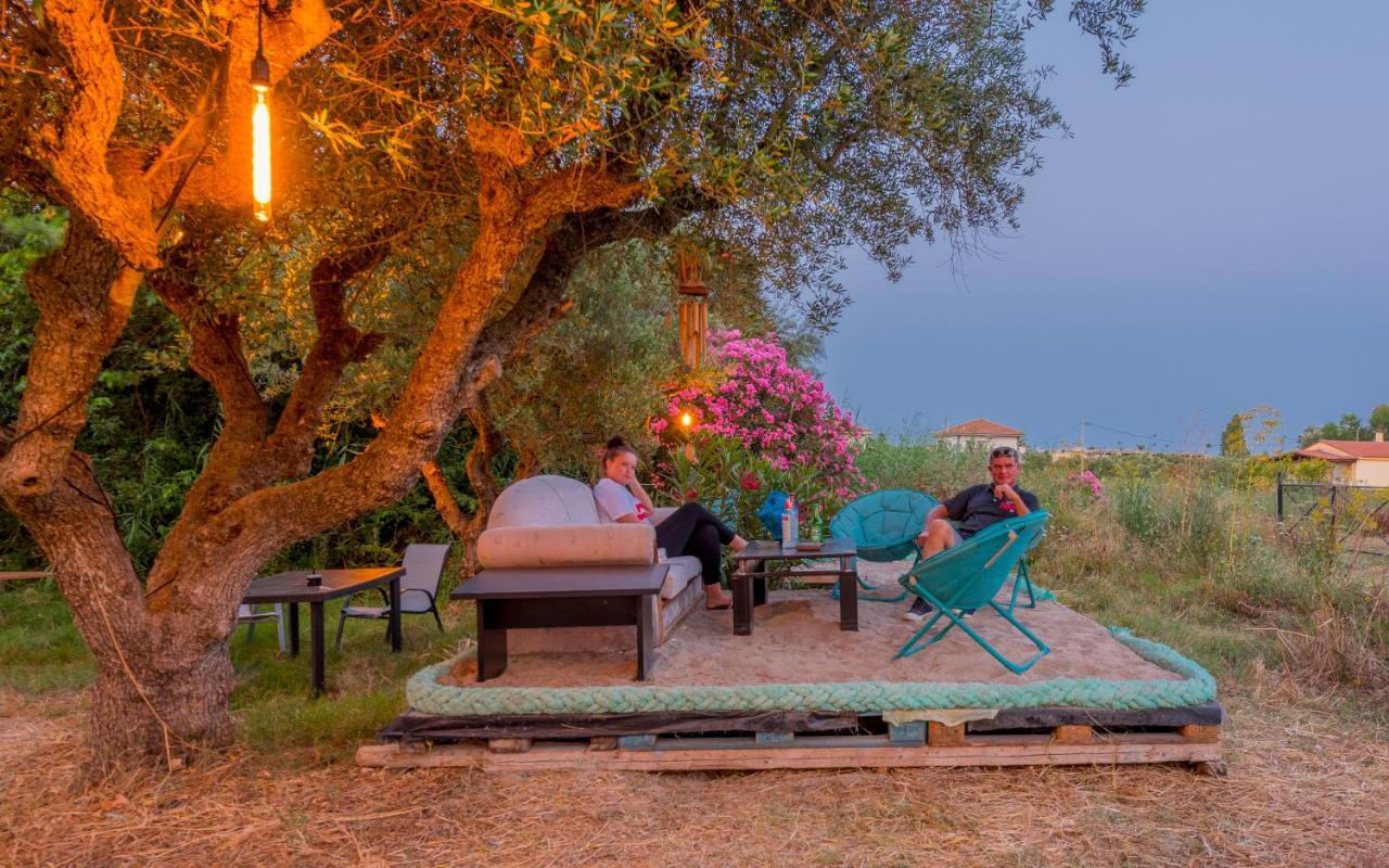 Maui Hotel Лаганас Екстериор снимка