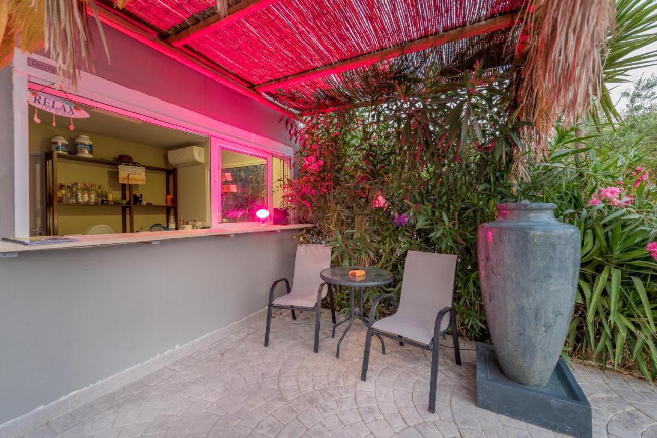 Maui Hotel Лаганас Екстериор снимка