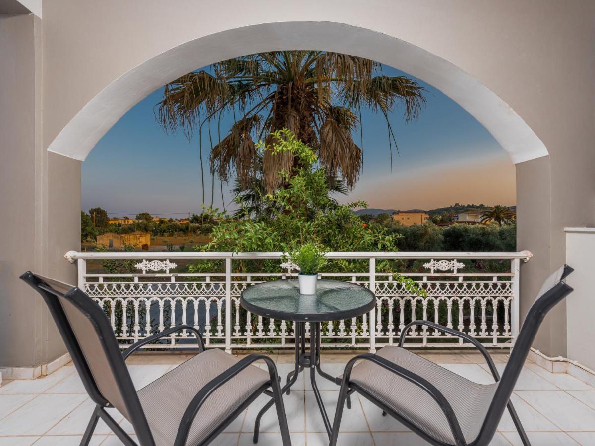 Maui Hotel Лаганас Екстериор снимка