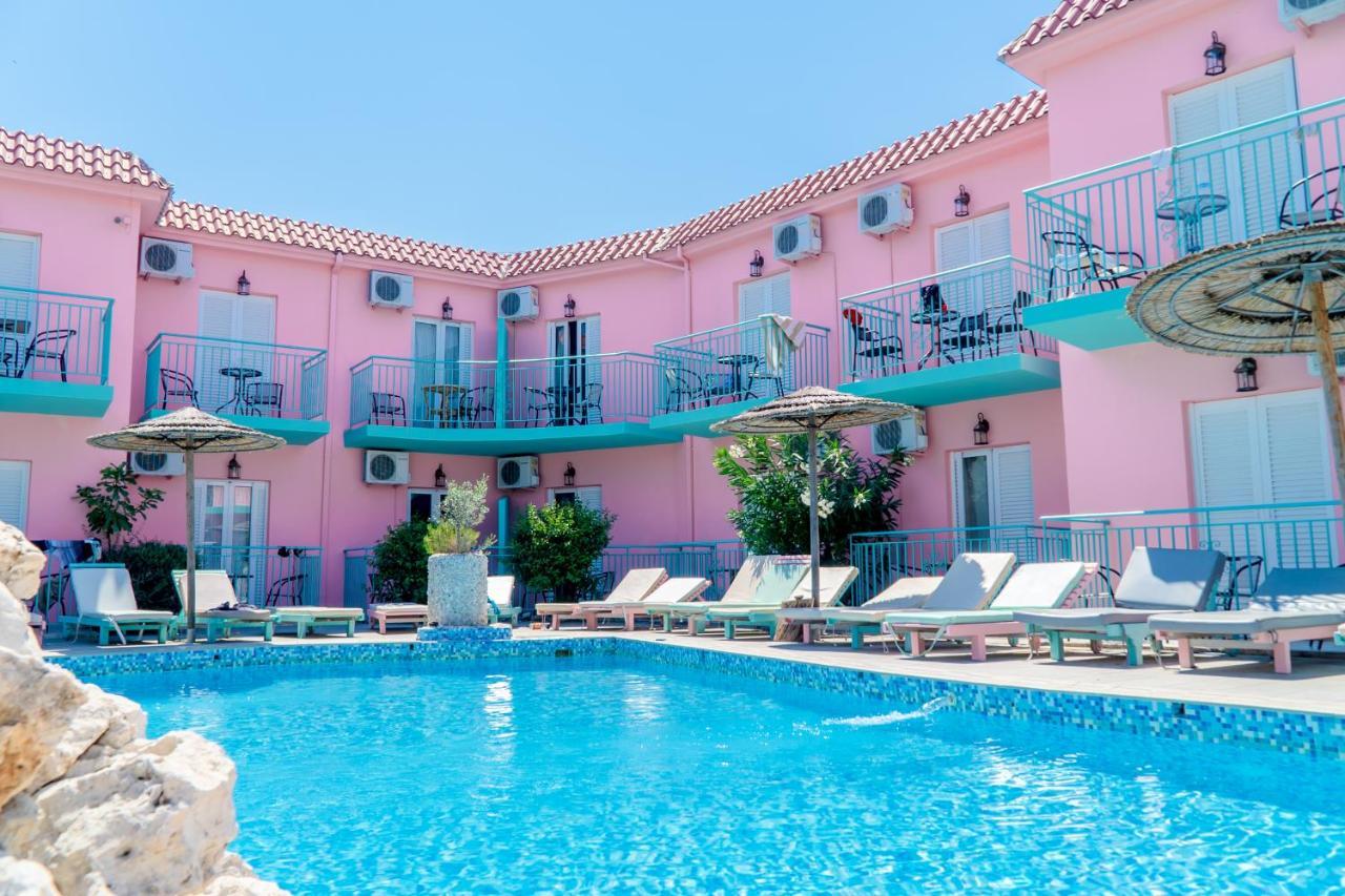 Maui Hotel Лаганас Екстериор снимка
