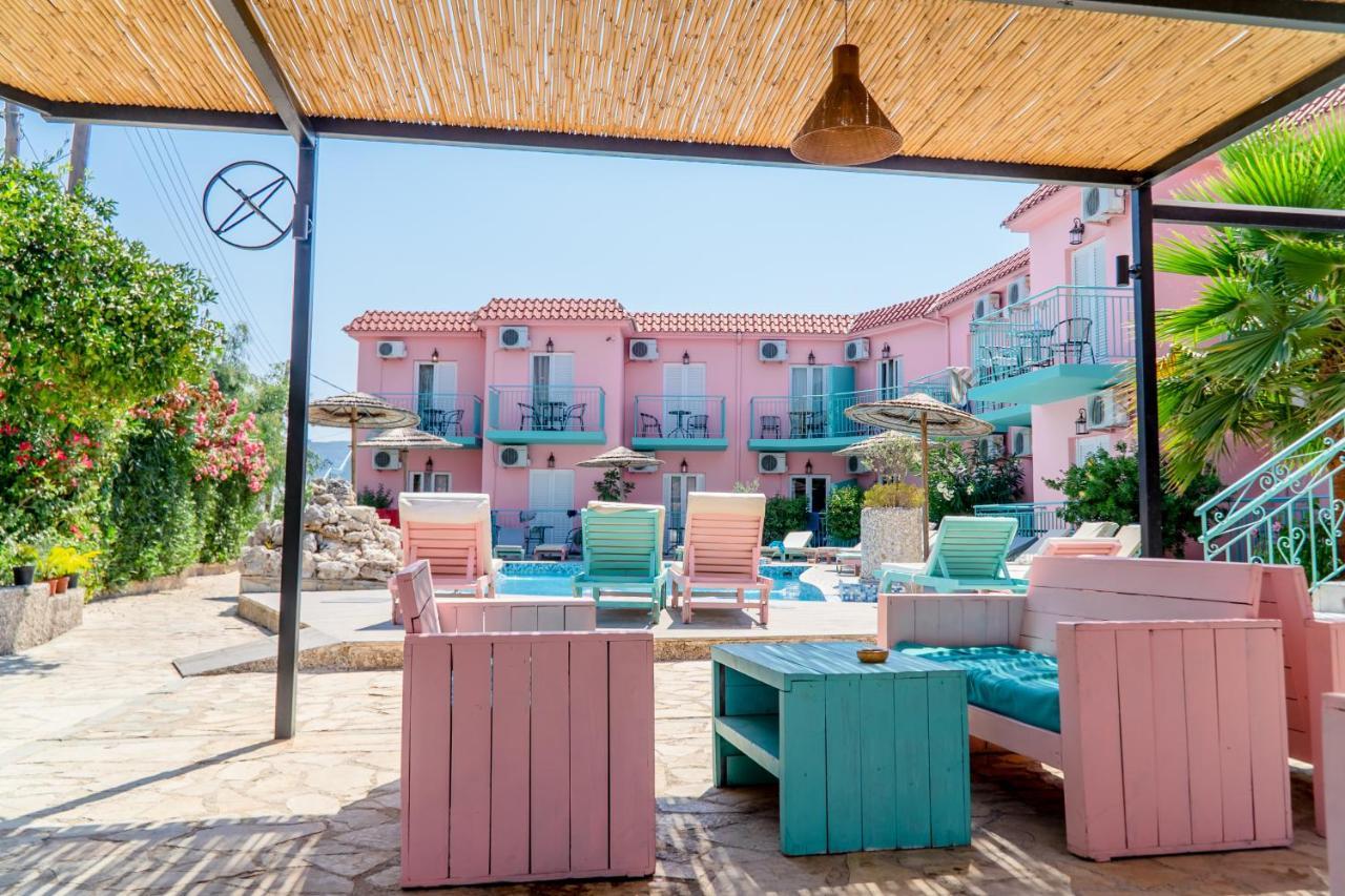 Maui Hotel Лаганас Екстериор снимка