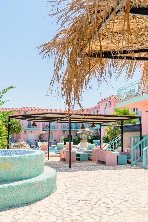 Maui Hotel Лаганас Екстериор снимка