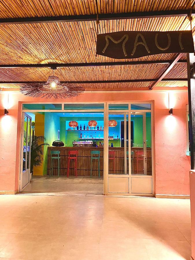 Maui Hotel Лаганас Екстериор снимка