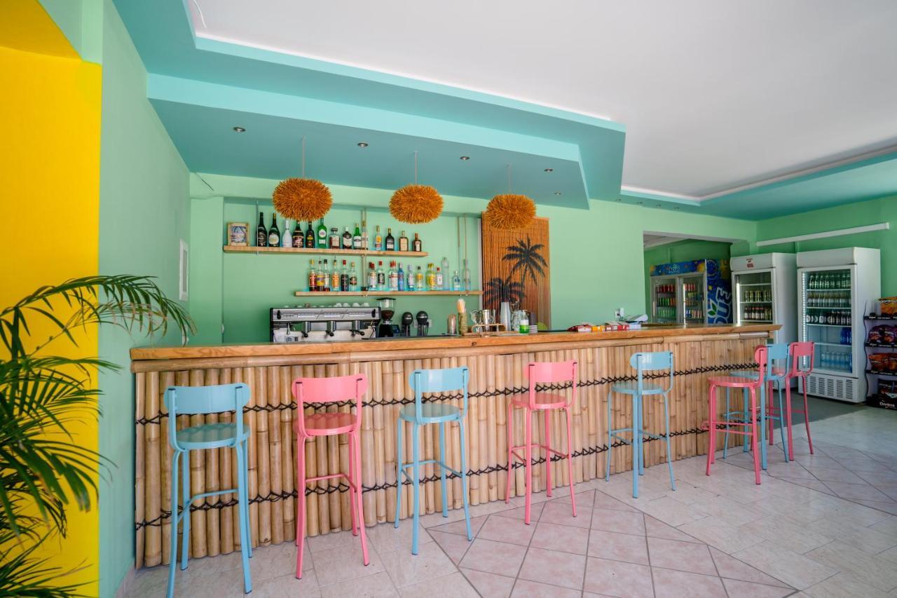 Maui Hotel Лаганас Екстериор снимка