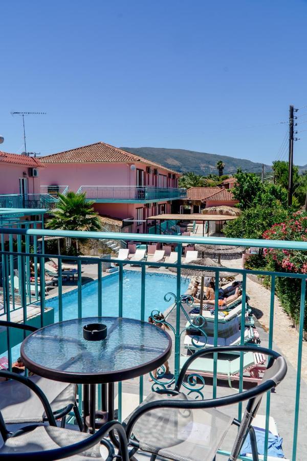 Maui Hotel Лаганас Екстериор снимка