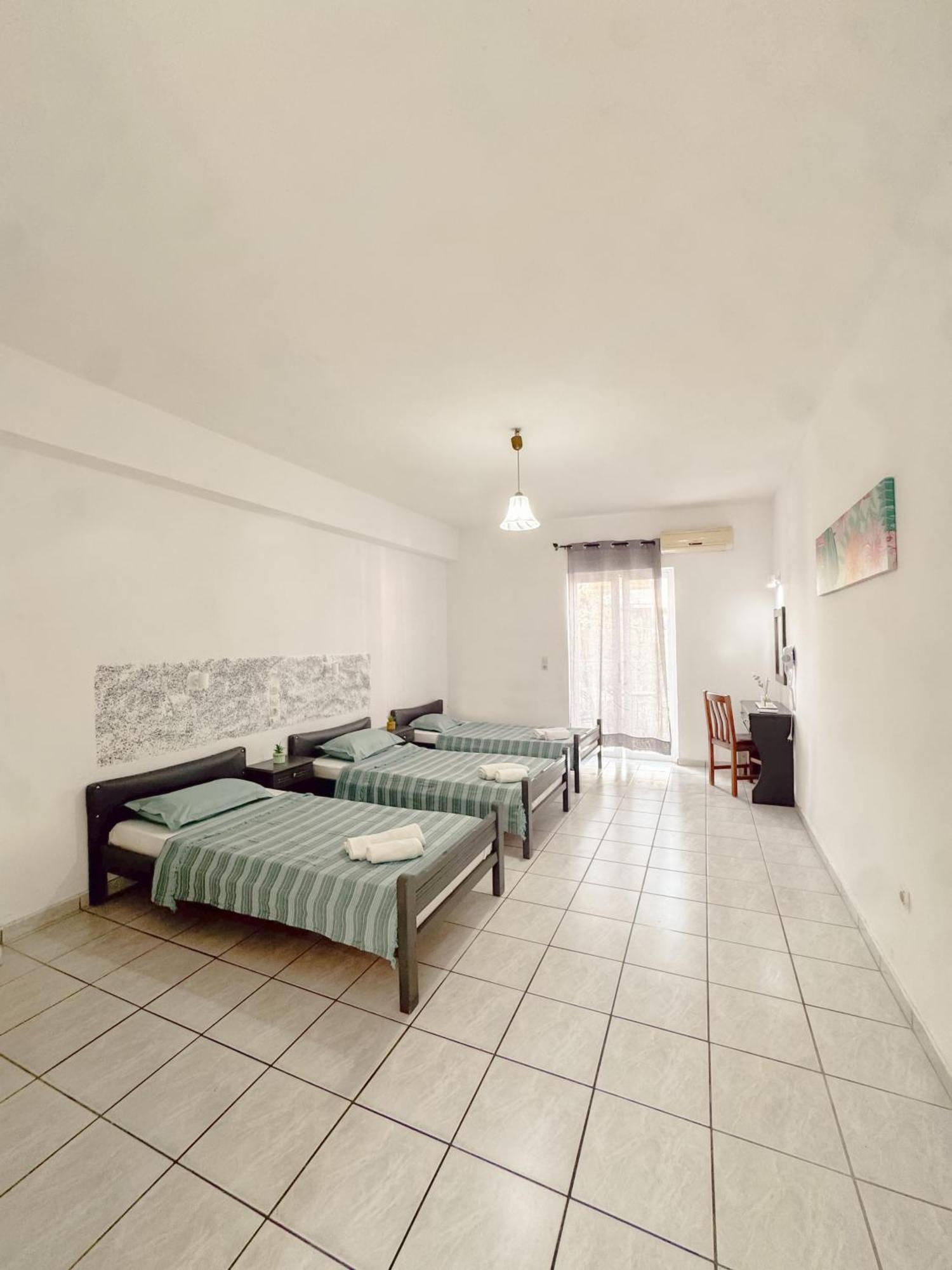 Maui Hotel Лаганас Екстериор снимка