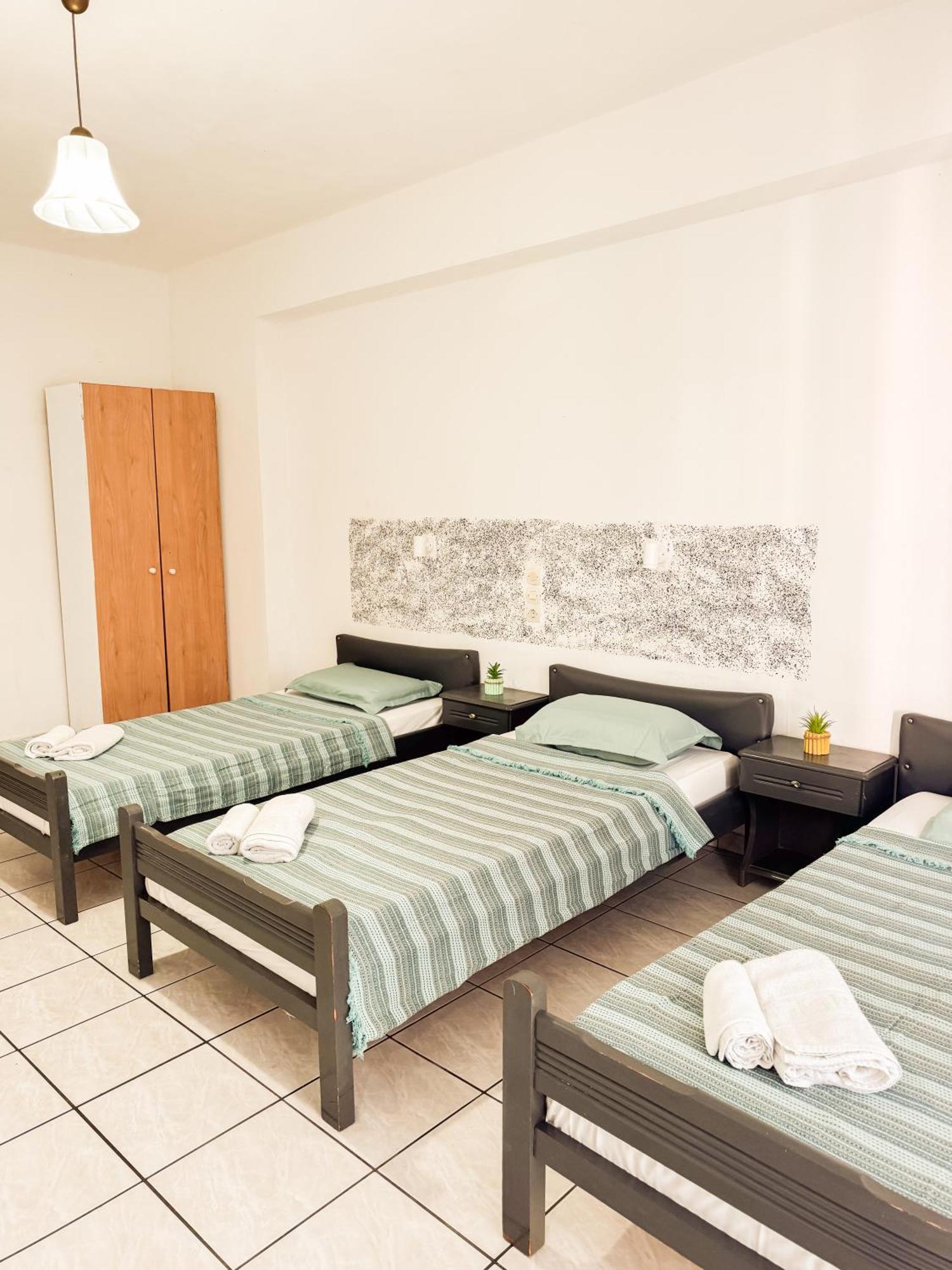 Maui Hotel Лаганас Екстериор снимка